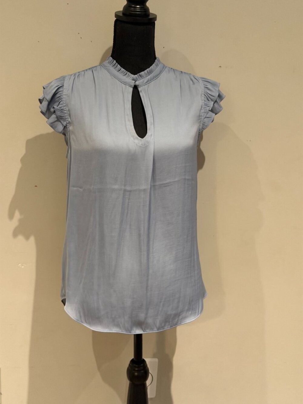 RW&CO NWT Light Blue Ruffle Sleeve Blouse Size Medium